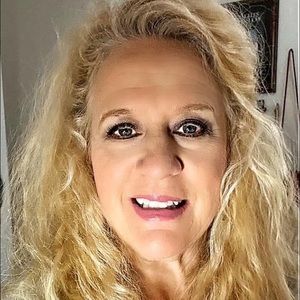Meet your Posher, Carolyn